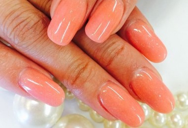 コーラルピンク　ネイル